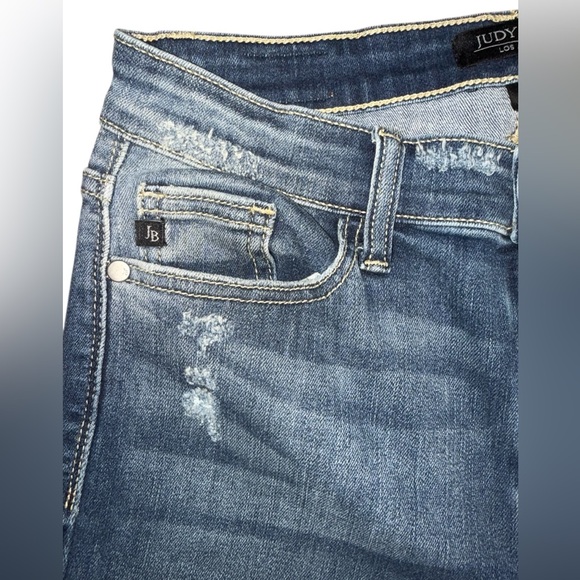 Judy Blue Destroyed Cut-Off Bermuda Shorts 182133 Size Medium - Picture 2 of 9